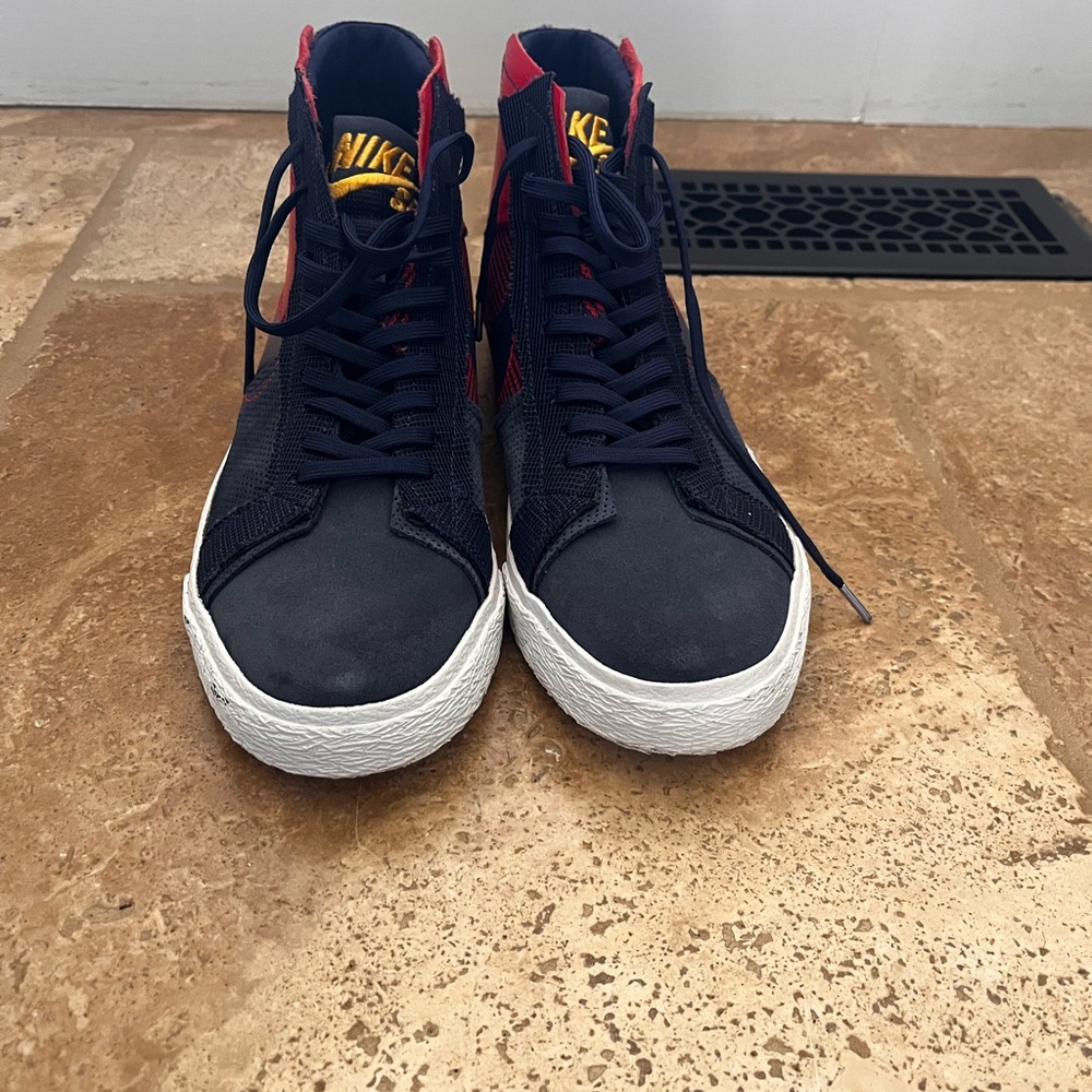 Nike Men's Blue and Red Sneakers